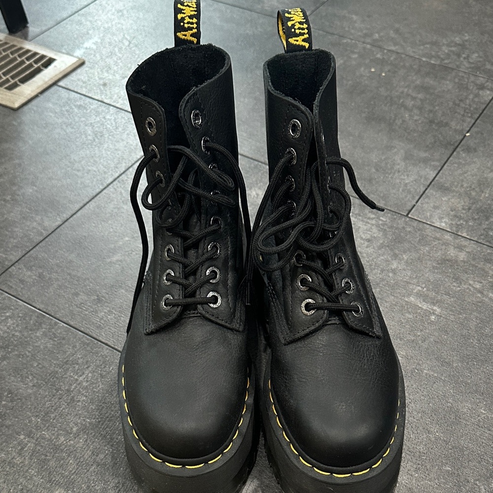 Doc Marten 1460 Pascal Max Size 8 Women’s